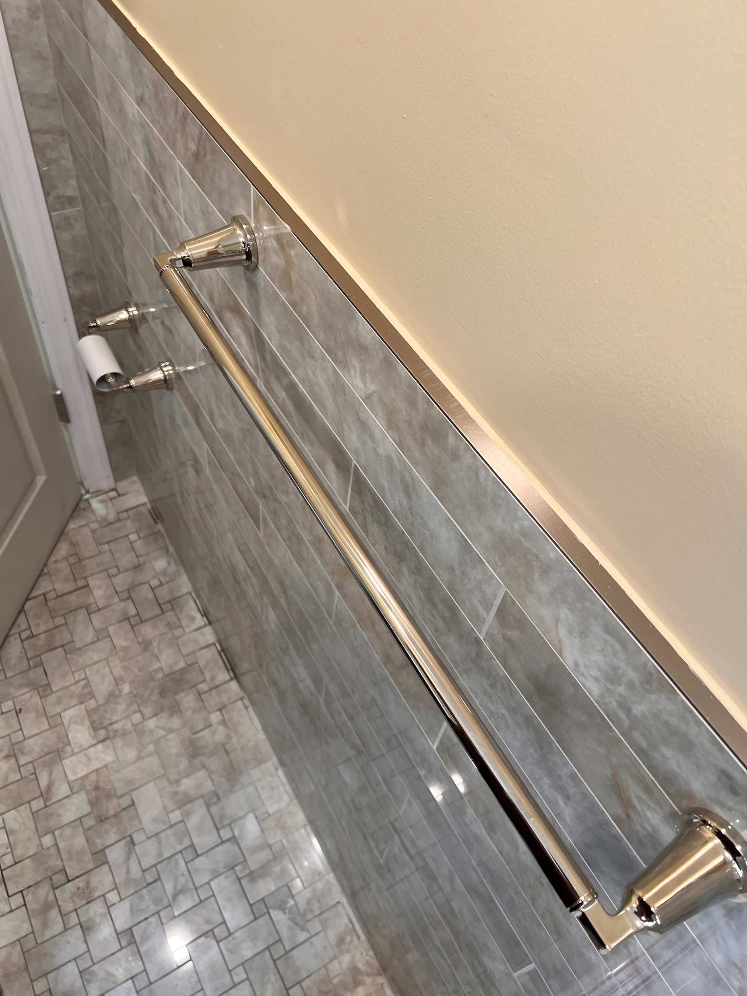 Manny | Bayside Bathroom #1 - 3